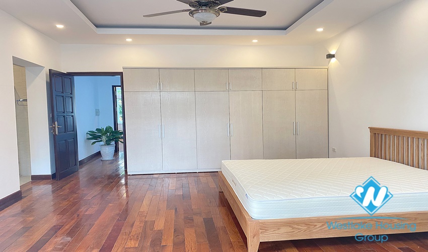 The renovating 4-bedrooms house in C block, walking distance to UNIS was buil